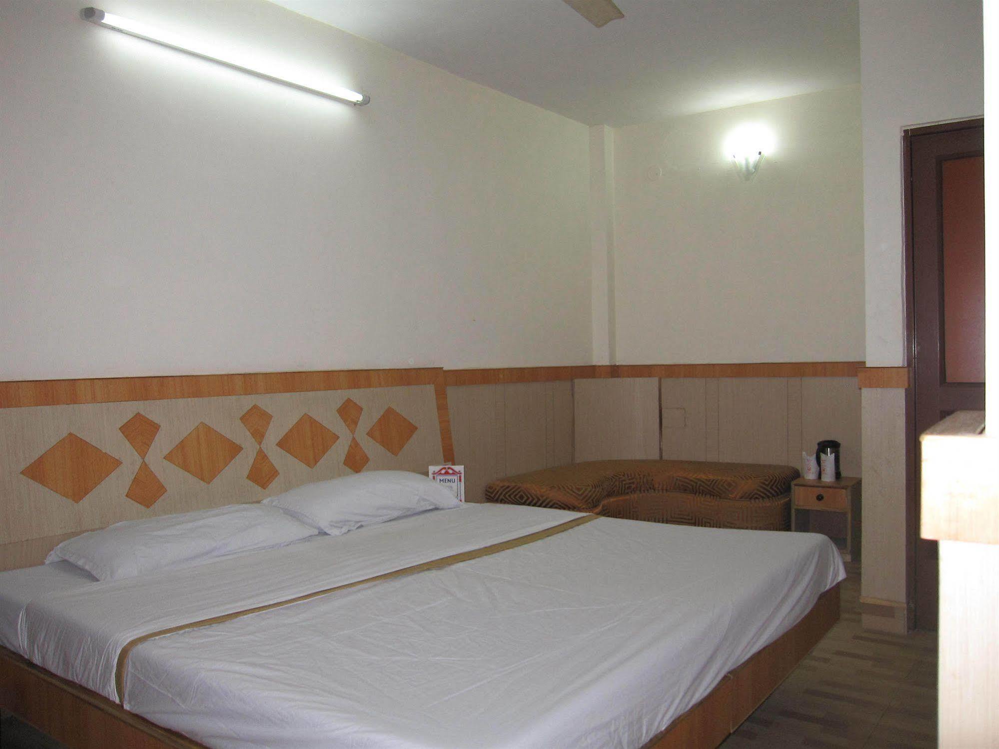 Hotel Kwality Nowe Delhi Zewnętrze zdjęcie