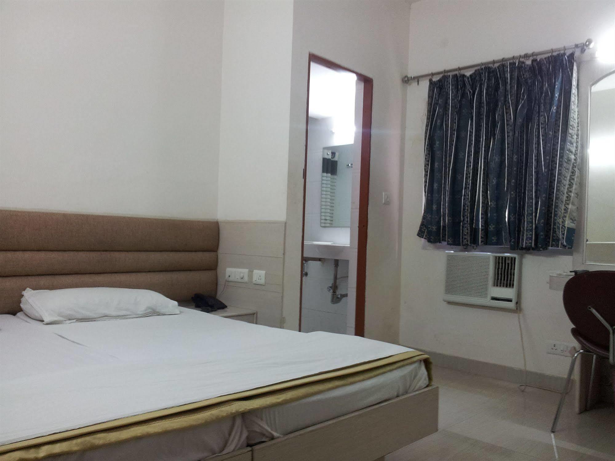 Hotel Kwality Nowe Delhi Zewnętrze zdjęcie