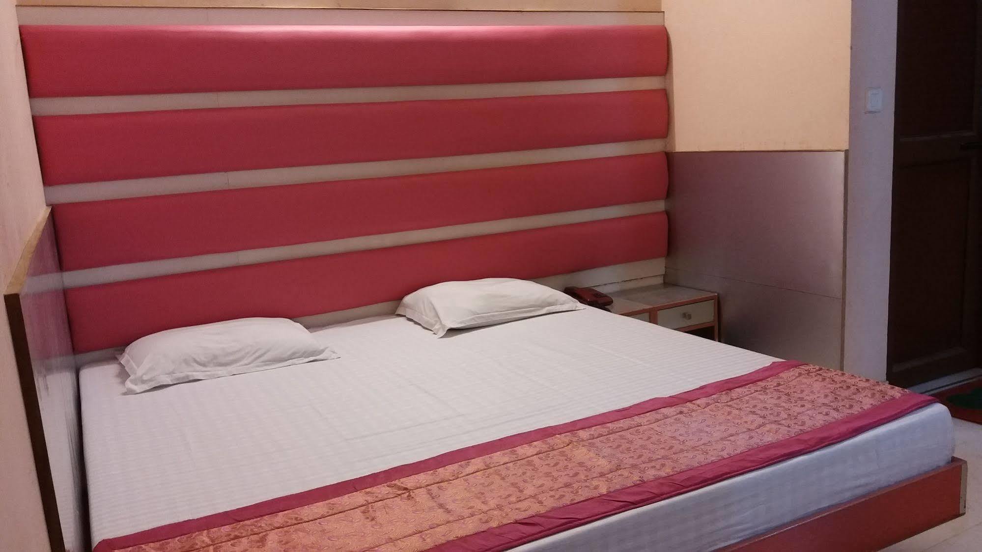 Hotel Kwality Nowe Delhi Zewnętrze zdjęcie