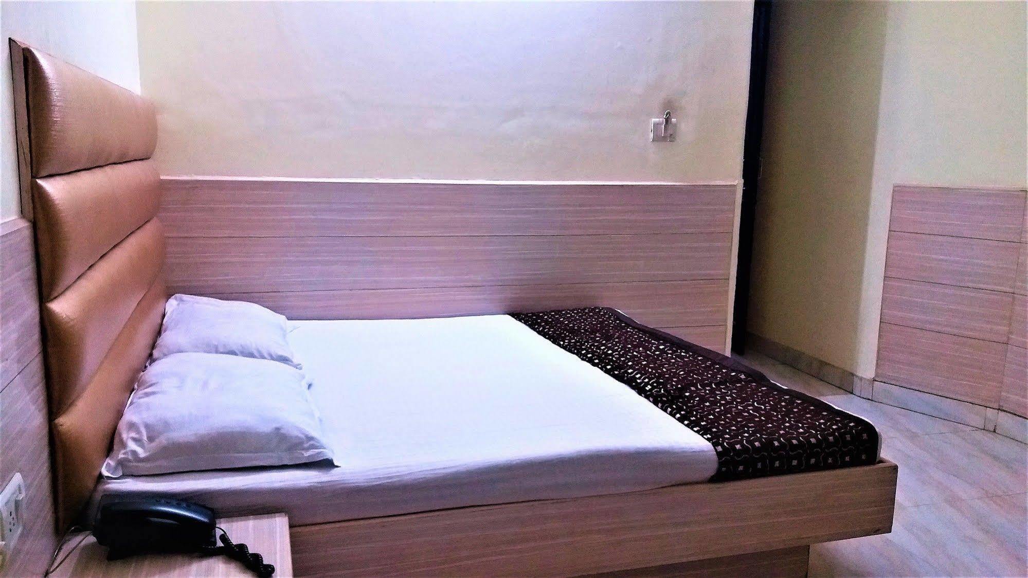 Hotel Kwality Nowe Delhi Zewnętrze zdjęcie