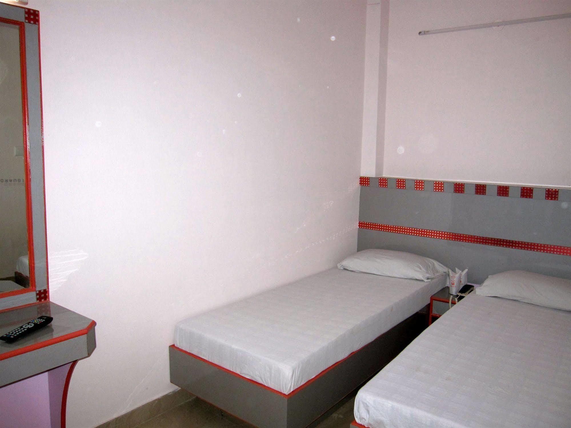 Hotel Kwality Nowe Delhi Zewnętrze zdjęcie