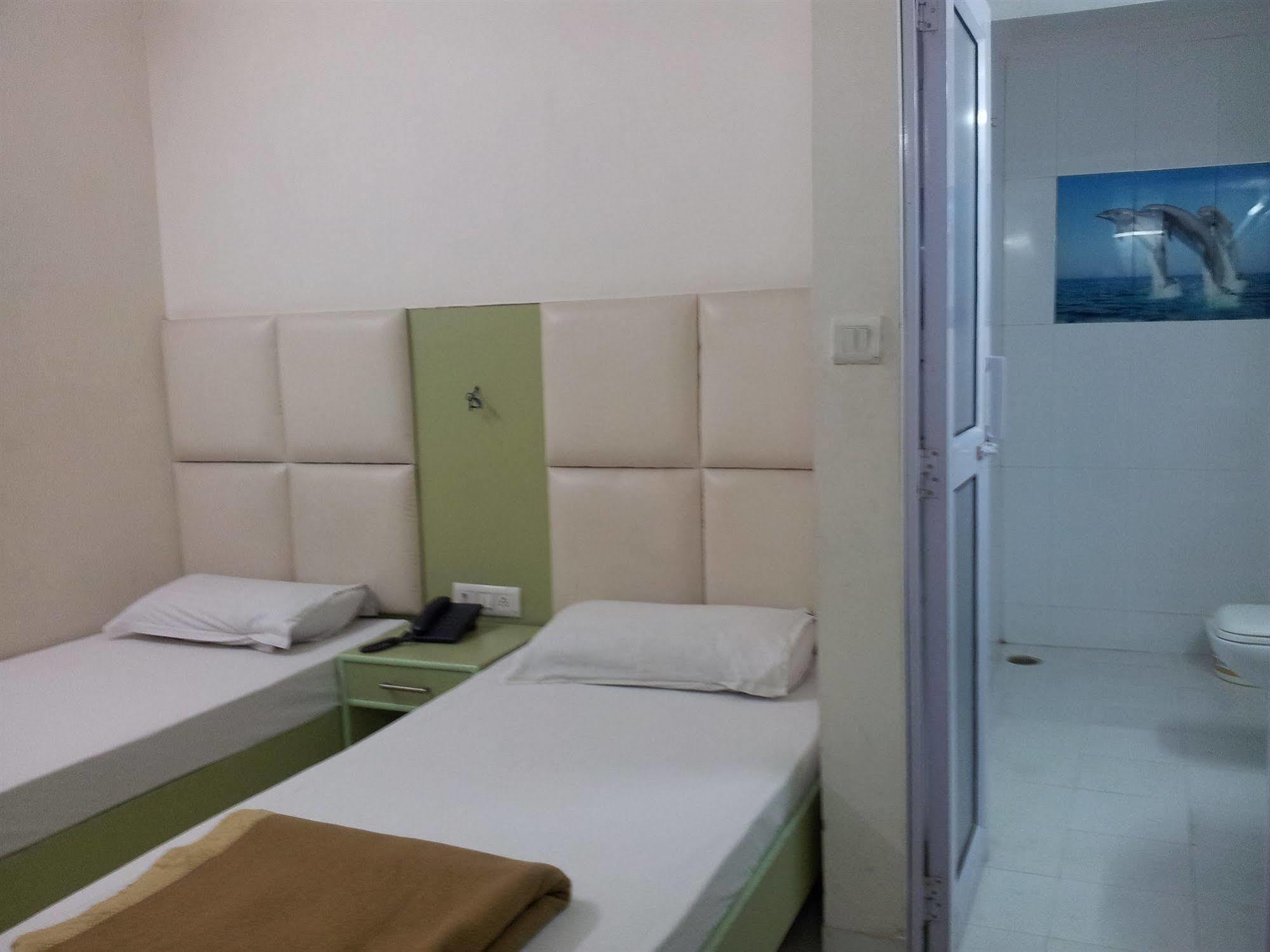 Hotel Kwality Nowe Delhi Zewnętrze zdjęcie