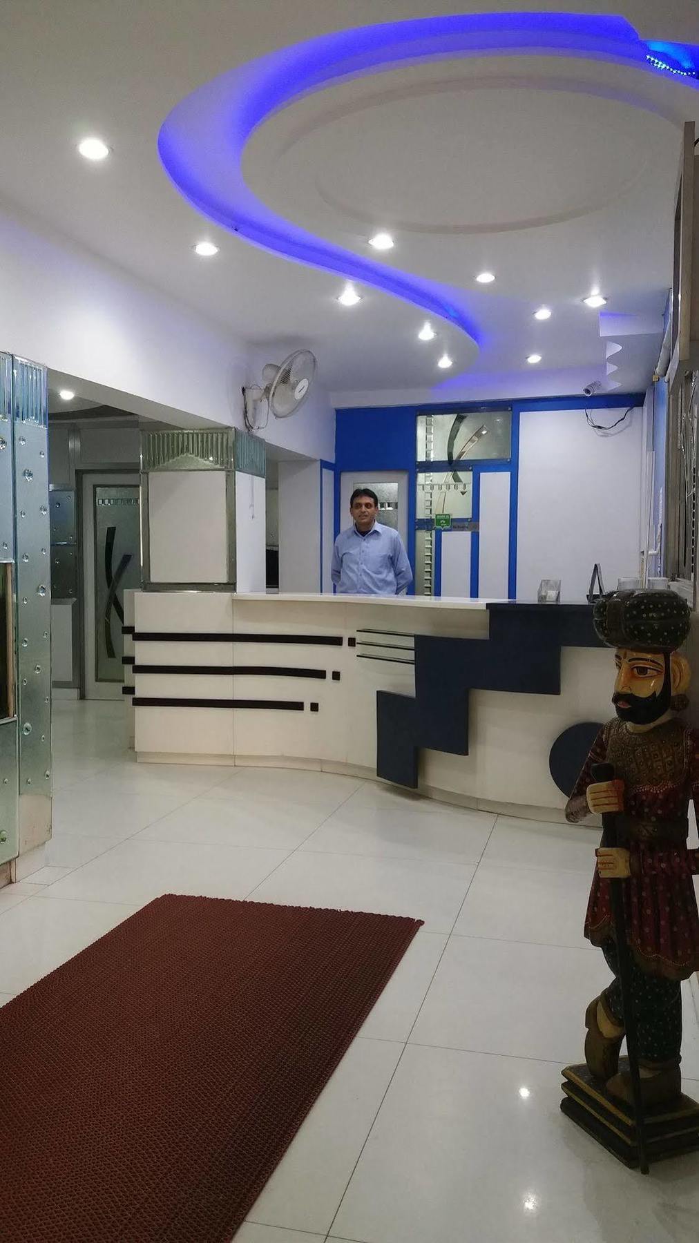 Hotel Kwality Nowe Delhi Zewnętrze zdjęcie