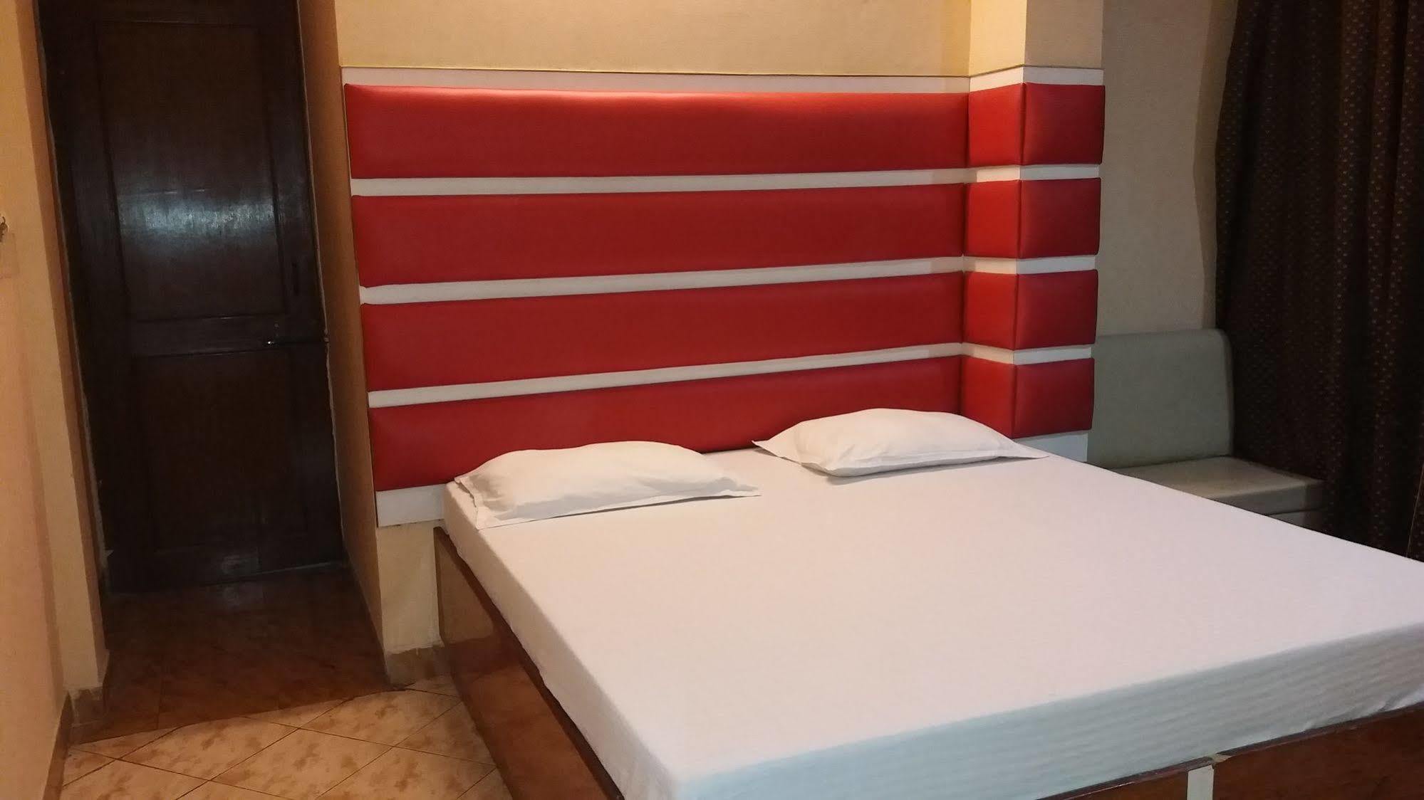 Hotel Kwality Nowe Delhi Zewnętrze zdjęcie